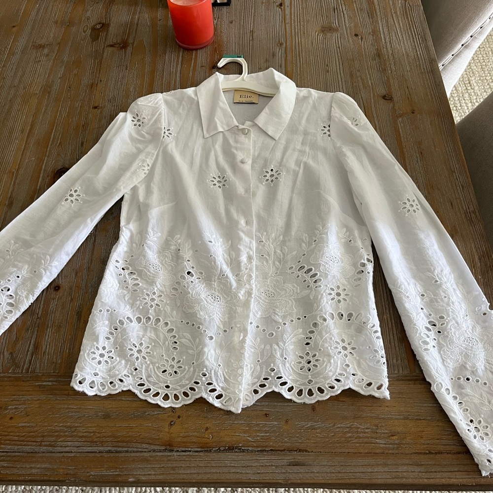 Beautiful White 100% cotton Eyelet Blouse🌸